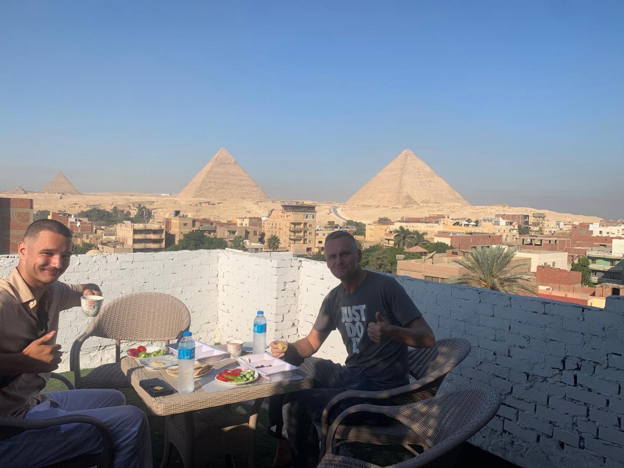 Loay Pyramids View Apartment Kairo Bagian luar foto